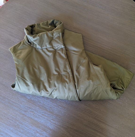 Under Armour Army Green Women's Cold Gear Fitted Vest - Picture 6 of 7